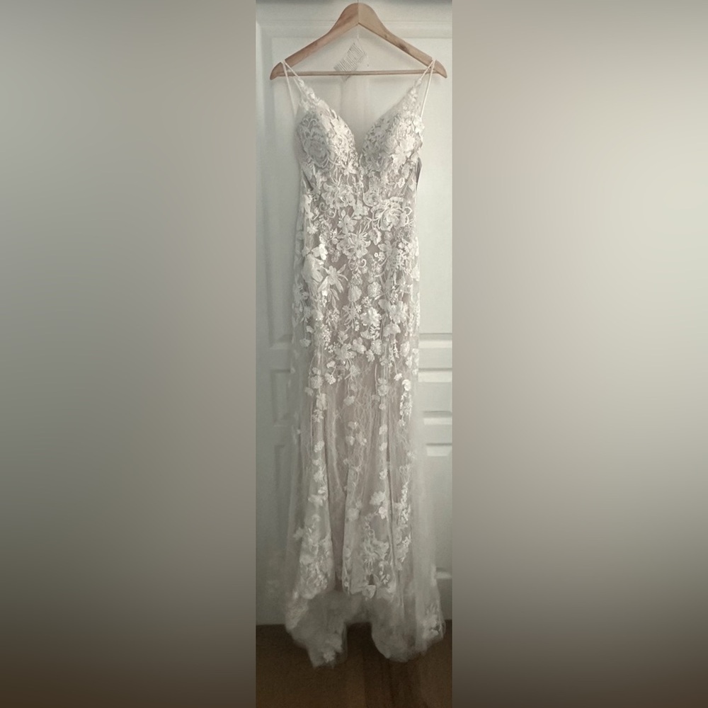 New Lace Fit & Flare Bridal Gown – Size 6 – Ivory over Dark Champagne - Picture 4 of 7